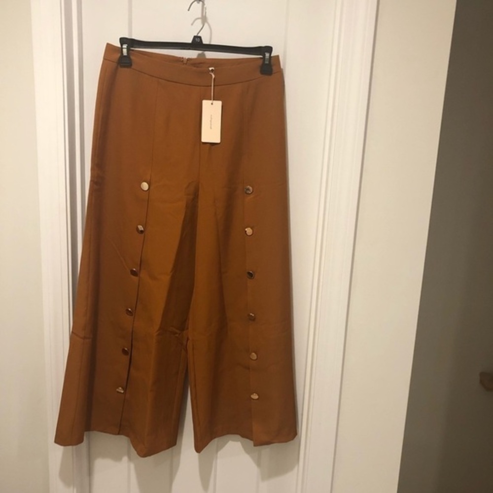 M NWT Wide leg Capri pants